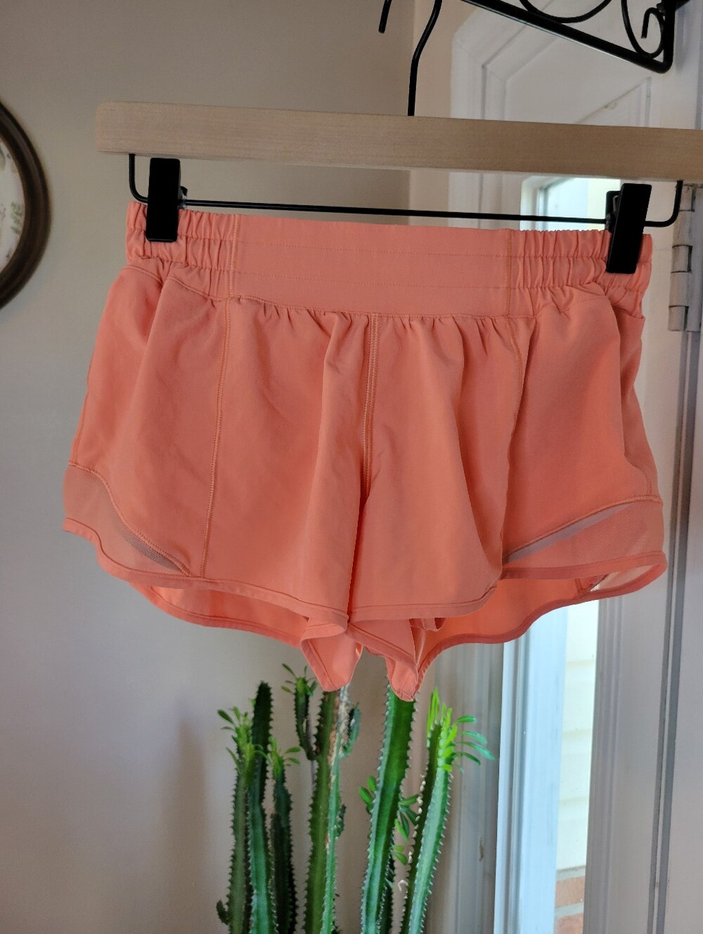 Lululemon Hotty Hot Sunny Coral Athletic Shorts, Size Womens 4